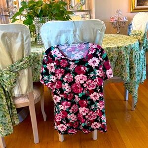 Floral short sleeve, very soft and mint condition top